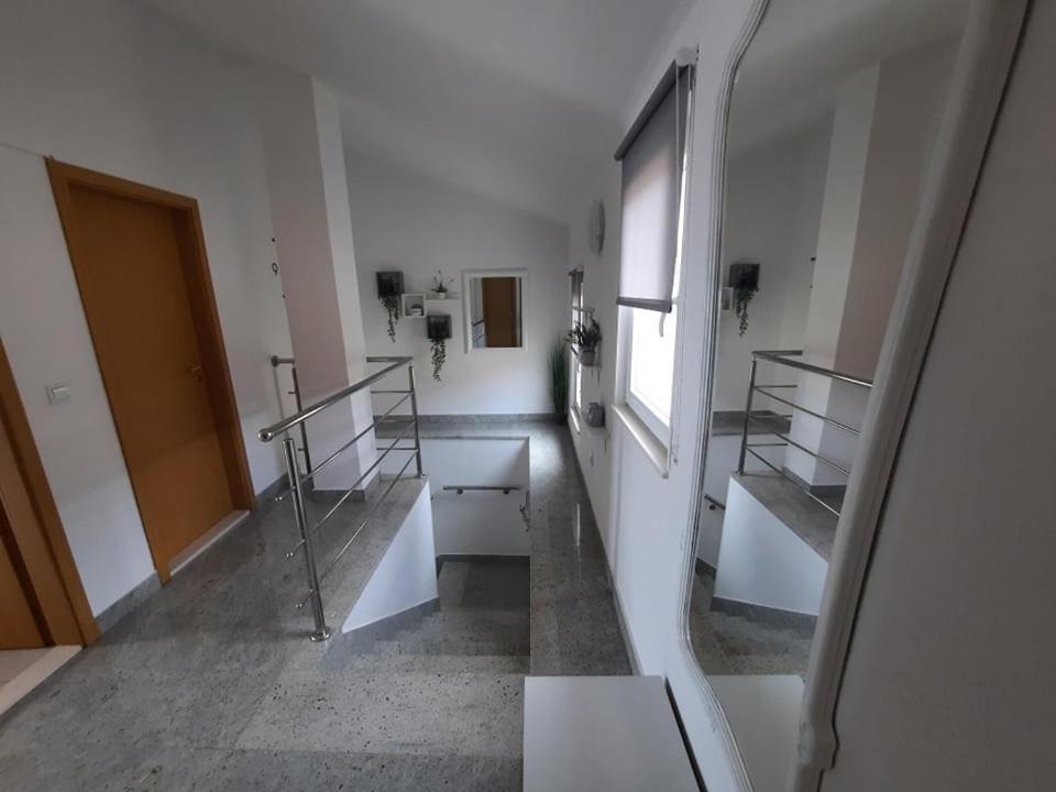 Ojdana Zivkovic Apartamento Rogoznica  Exterior foto