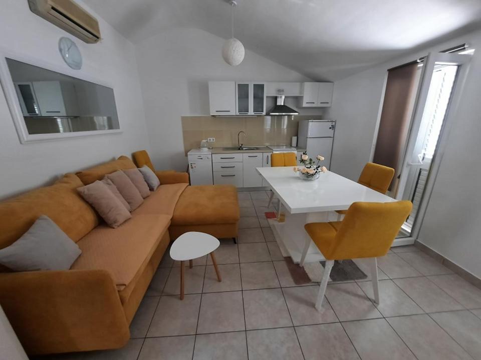 Ojdana Zivkovic Apartamento Rogoznica  Exterior foto