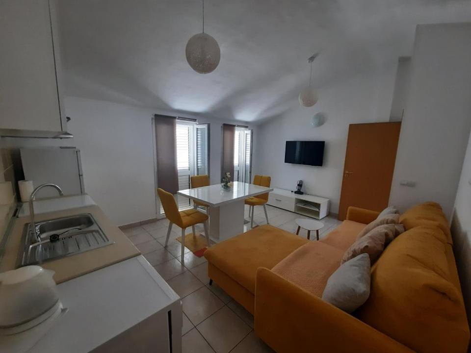 Ojdana Zivkovic Apartamento Rogoznica  Exterior foto
