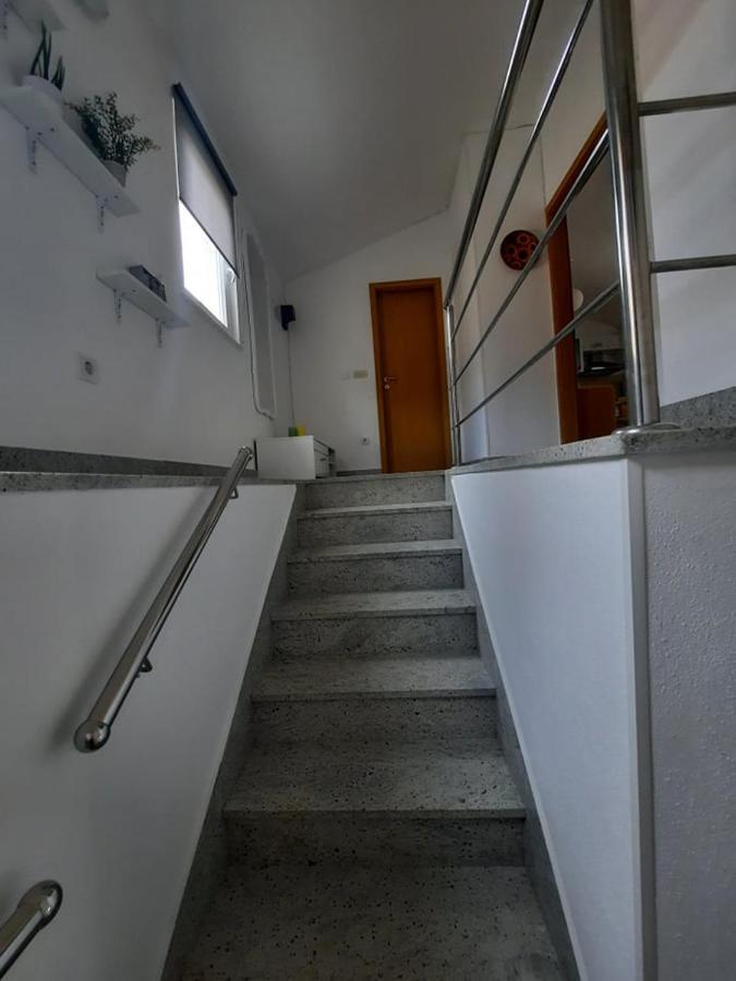 Ojdana Zivkovic Apartamento Rogoznica  Exterior foto