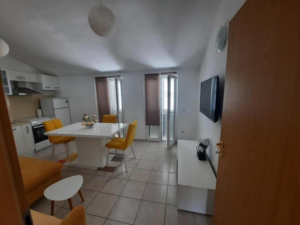 Ojdana Zivkovic Apartamento Rogoznica  Exterior foto